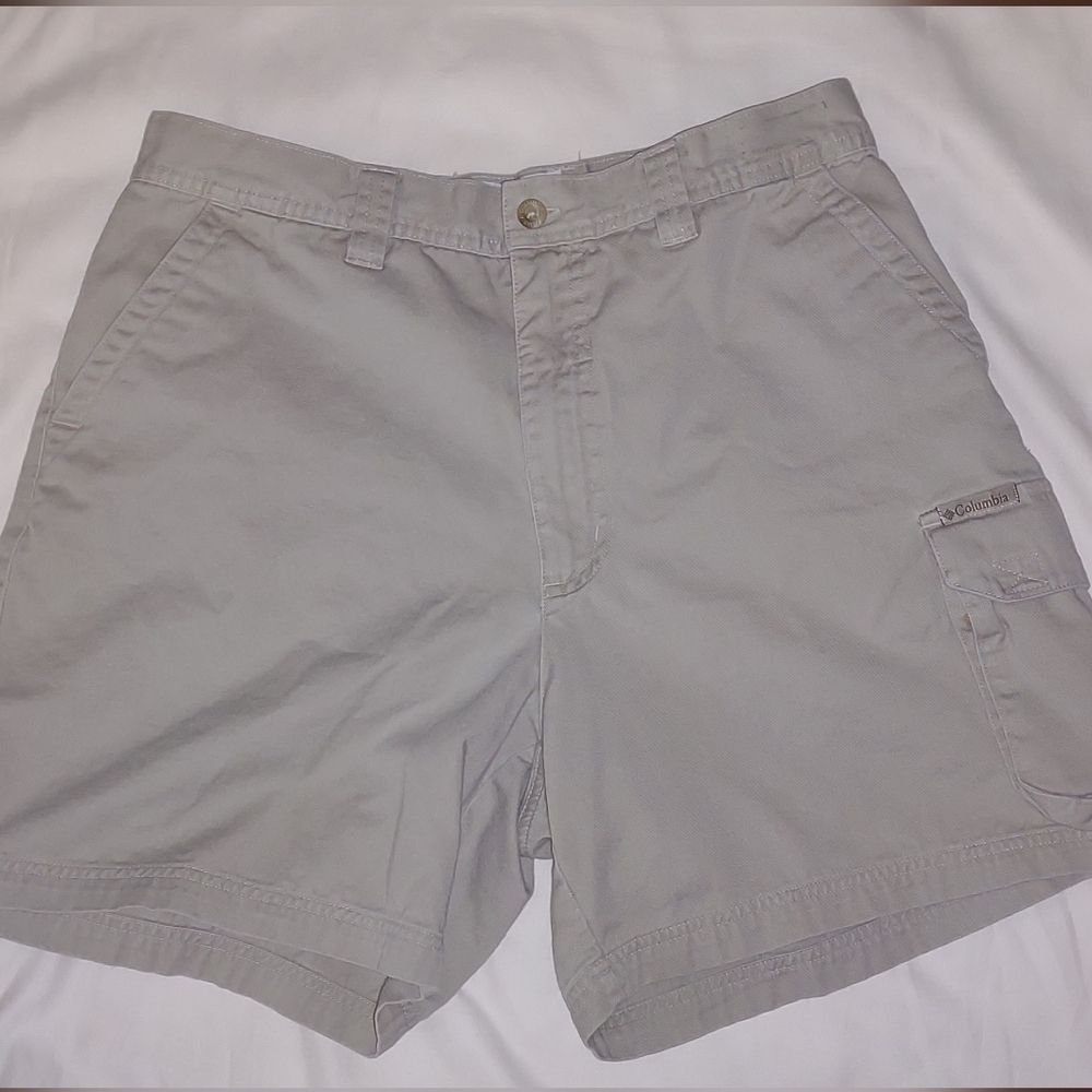 Women's Columbia Tan Cargo Shorts Size 12
